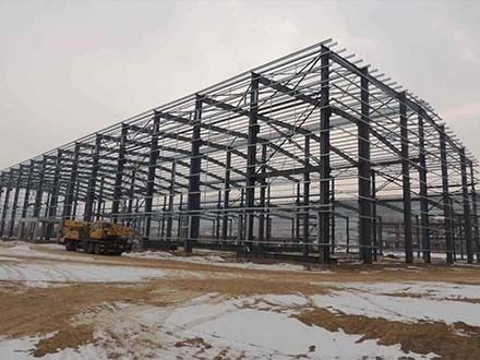 Prefabrik çelik yapı atölyesi köprü vinci ile çelik fabrikası kulübe