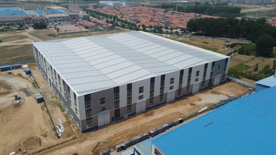 Q235B Çelik Yapı Binaları İzolasyon Panelli Prefabrik Çelik Yapılar