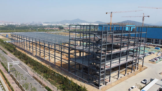 Endüstriyel kullanım için sandviç panelleri olan prefabrik çelik depo