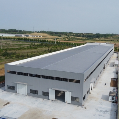 H Bölümü kirişleri ile prefabrik çelik çerçeve depo