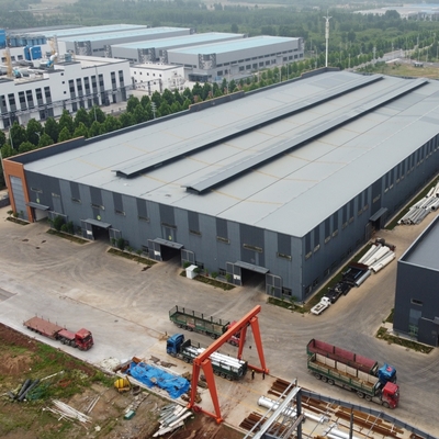 Q235B Q355B Cam Yün Panelleri ile Prefab Çelik Garaj Atölyesi