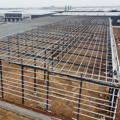 Prefab çelik yapı depo cam yün panelleri ile 133m x 67m