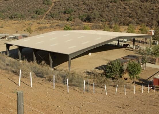 Galvanizli Çelik Yapılı Modern Hafif Çelik Karkaslı Sığır Barınağı