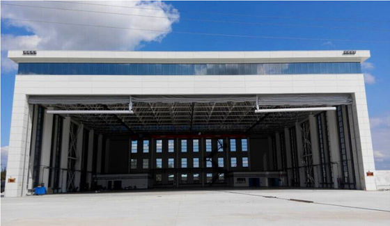 Büyük alan tasarımı ile prefabrik çelik uçak hangarı
